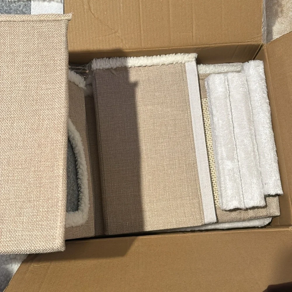 Cat house/ Brand new still in box
